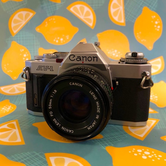 Canon AV-1 - Picture 1 of 11